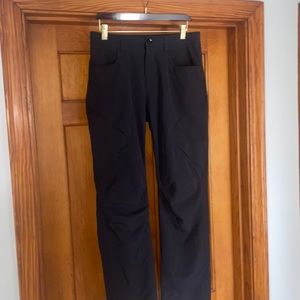 Under Armour 32 x 32 Loose Fit Pants